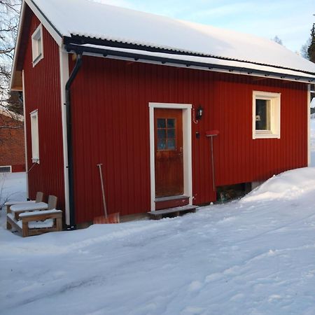 Nyrenoverad Charmig Gaeststuga Med Sovloft I Jaerpen Jarpen Dış mekan fotoğraf