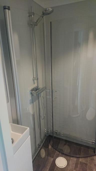 Nyrenoverad Charmig Gaeststuga Med Sovloft I Jaerpen Jarpen Dış mekan fotoğraf