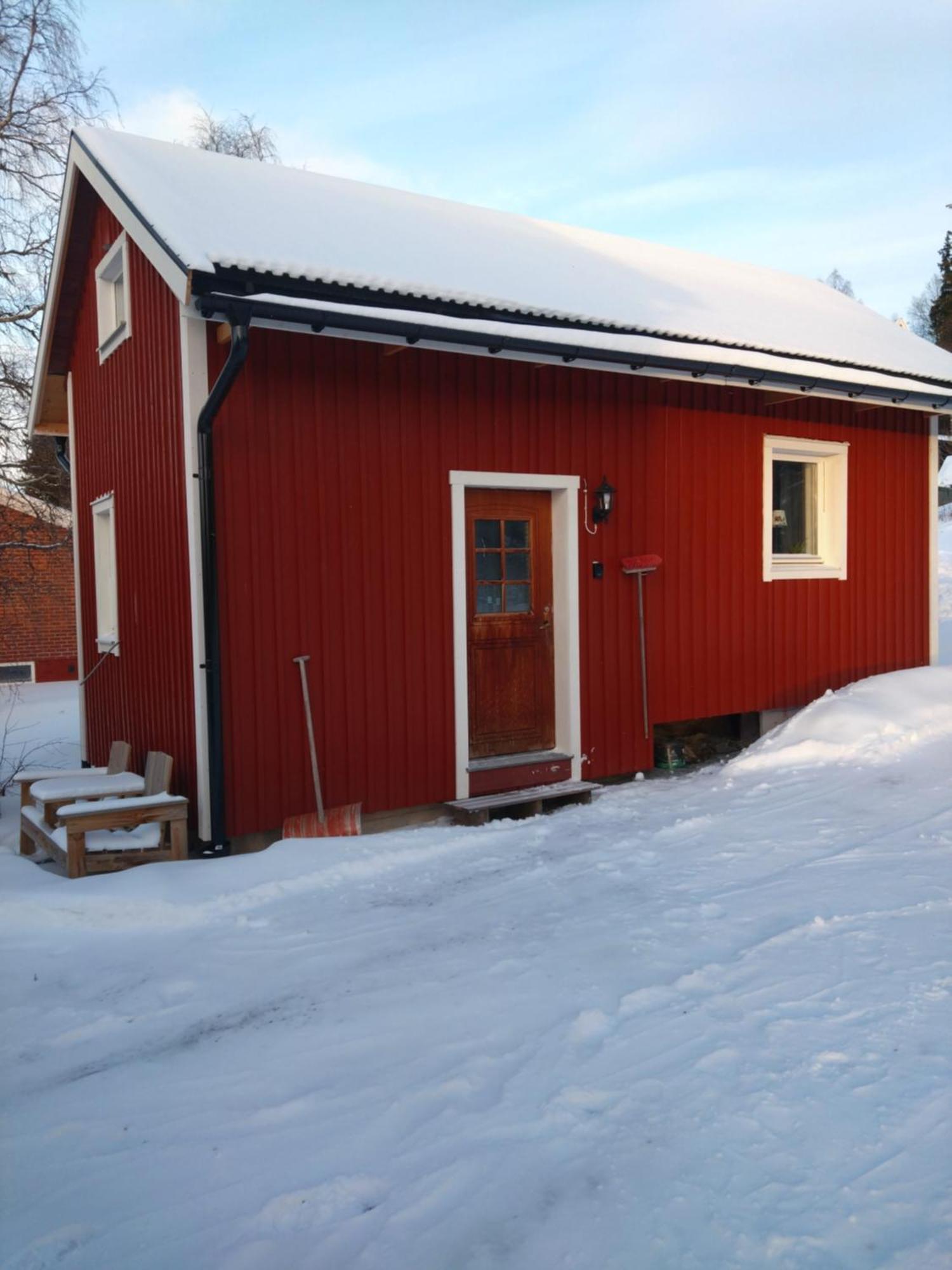 Nyrenoverad Charmig Gaeststuga Med Sovloft I Jaerpen Jarpen Dış mekan fotoğraf